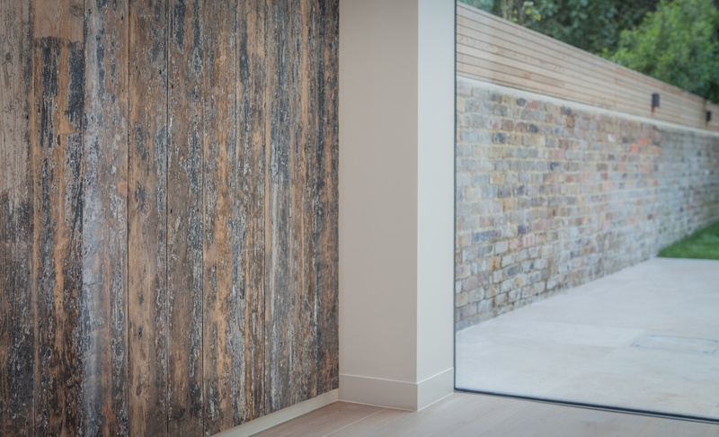 Structural glazed screen in a single panel