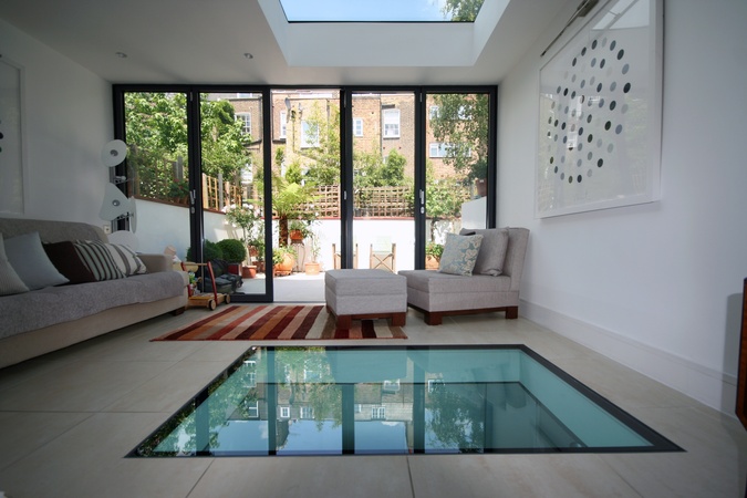 Internal glass floor in a single panel