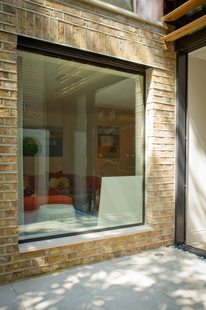 Structural glazed screen in a single panel