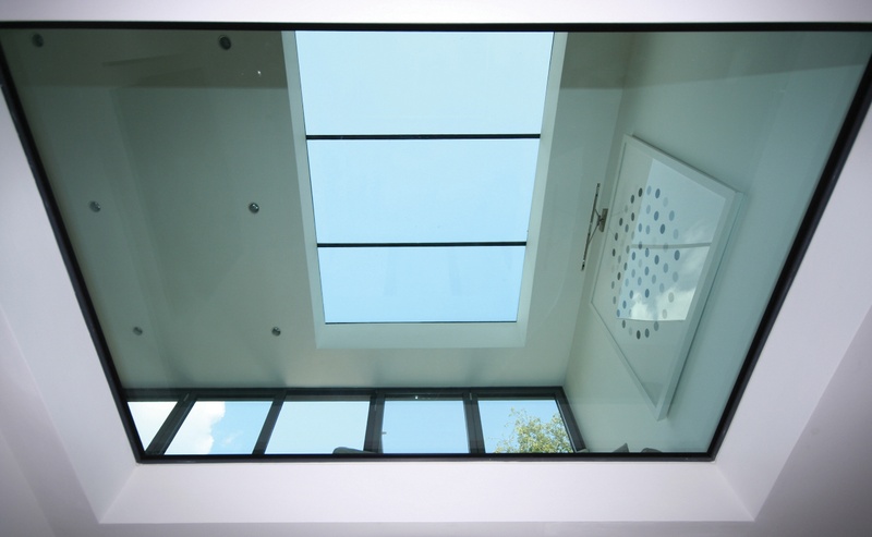 Internal glass floor in a single panel